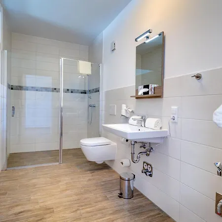 Lagovida Kapitaenskajuete D Am Stoermthaler