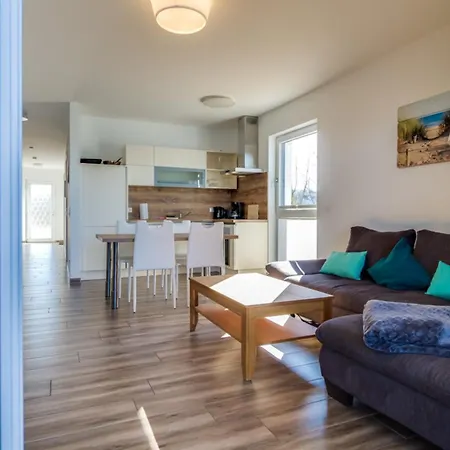 Lagovida Kapitaenskajuete D Am Stoermthaler Grosspösna