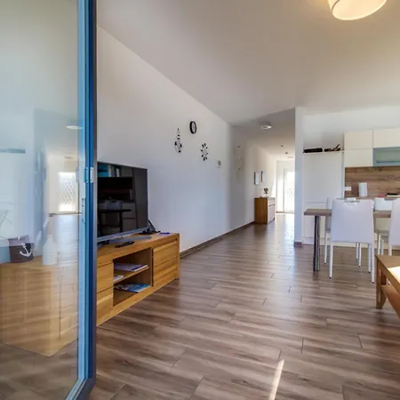 Lagovida Kapitaenskajuete D Am Stoermthaler * Grosspösna