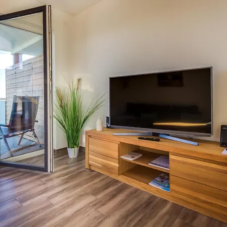 Lagovida Kapitaenskajuete D Am Stoermthaler Grosspösna