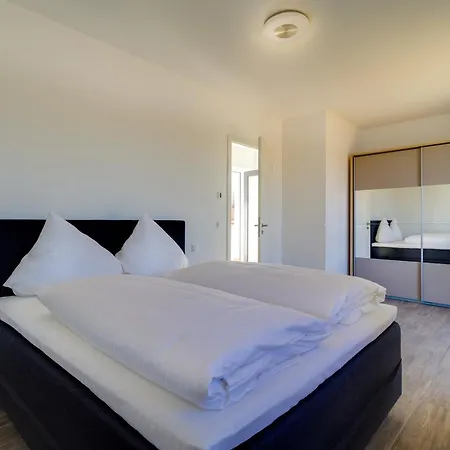 Lagovida Kapitaenskajuete D Am Stoermthaler *